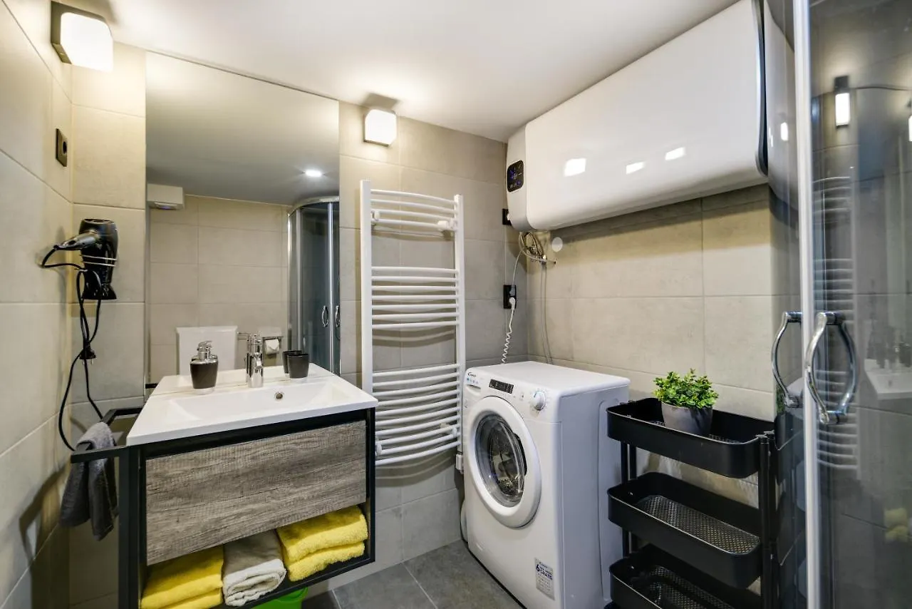 Luxury Apartment In The City Center With Parking بودابست